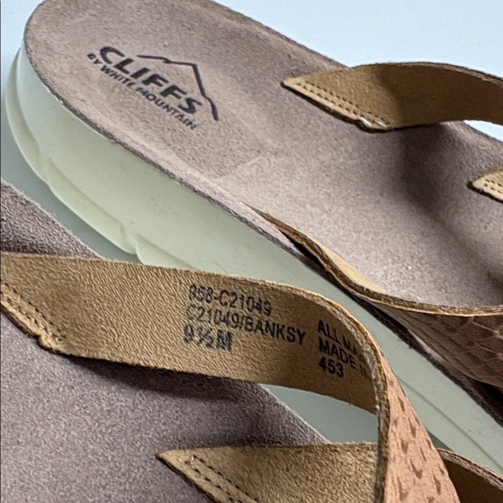 Cliffs by WHITE MOUNTAIN Brown Tan Textured Crisscross Slide Sandals - Picture 3 of 5